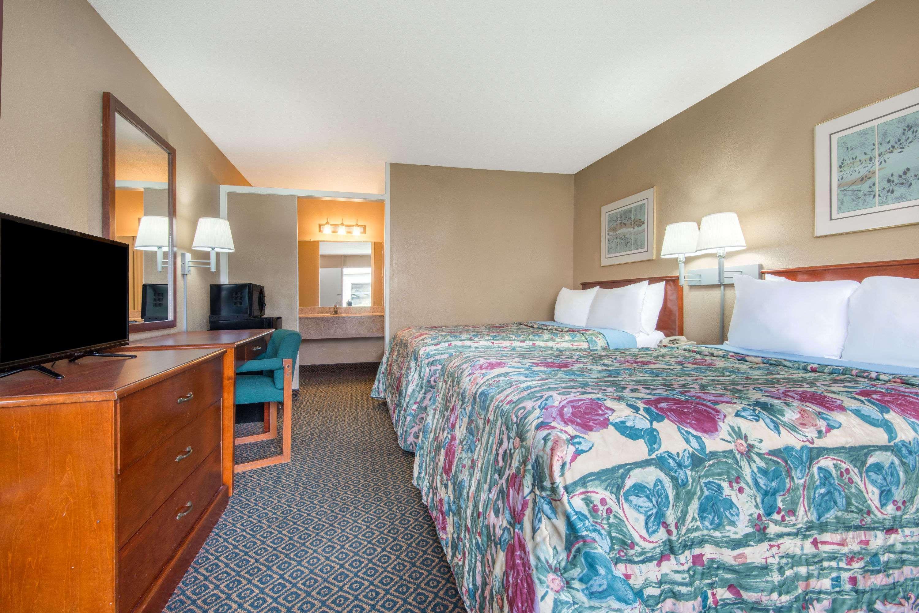 Days Inn By Wyndham Clanton Al Exterior foto