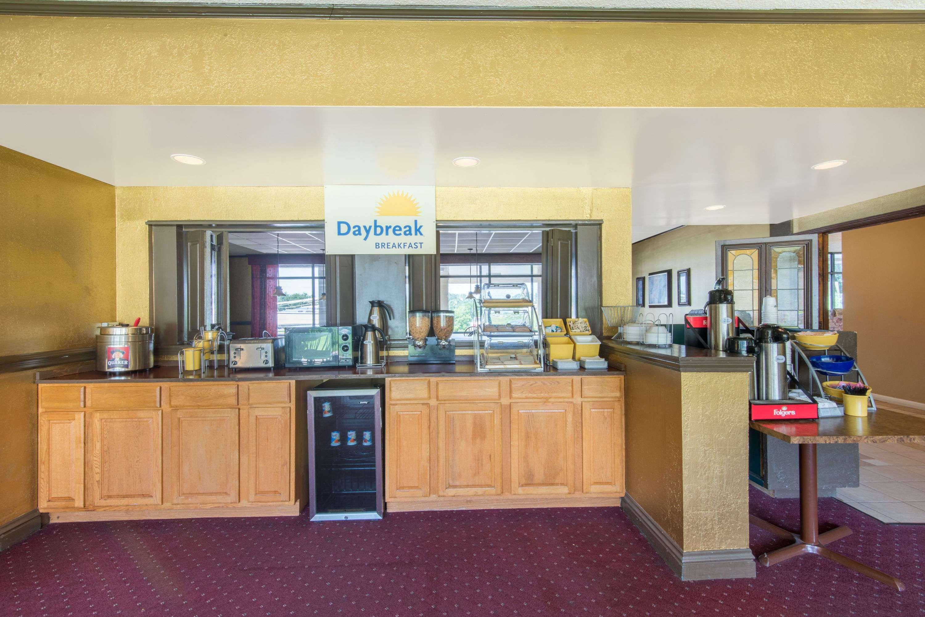 Days Inn By Wyndham Clanton Al Exterior foto