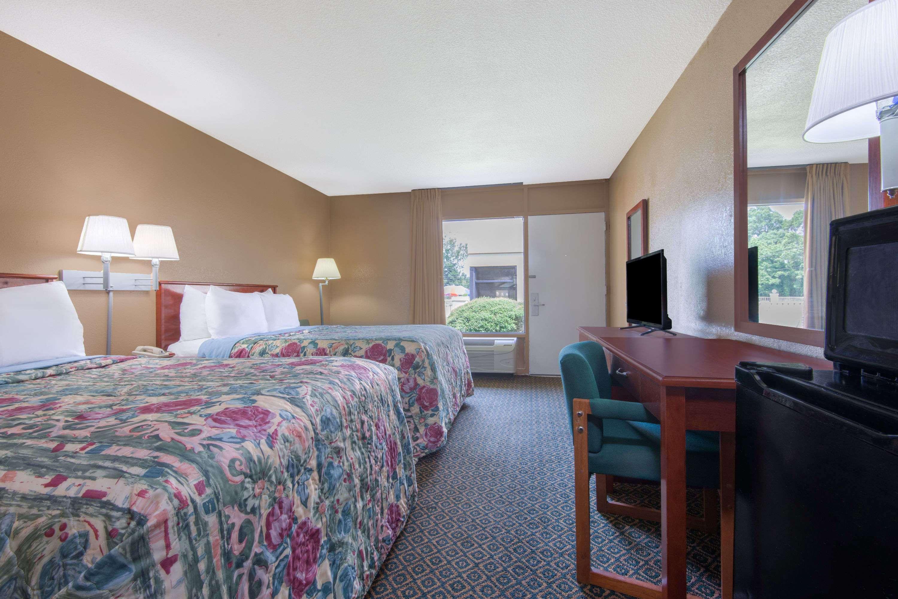 Days Inn By Wyndham Clanton Al Exterior foto
