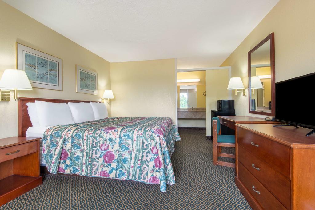 Days Inn By Wyndham Clanton Al Exterior foto