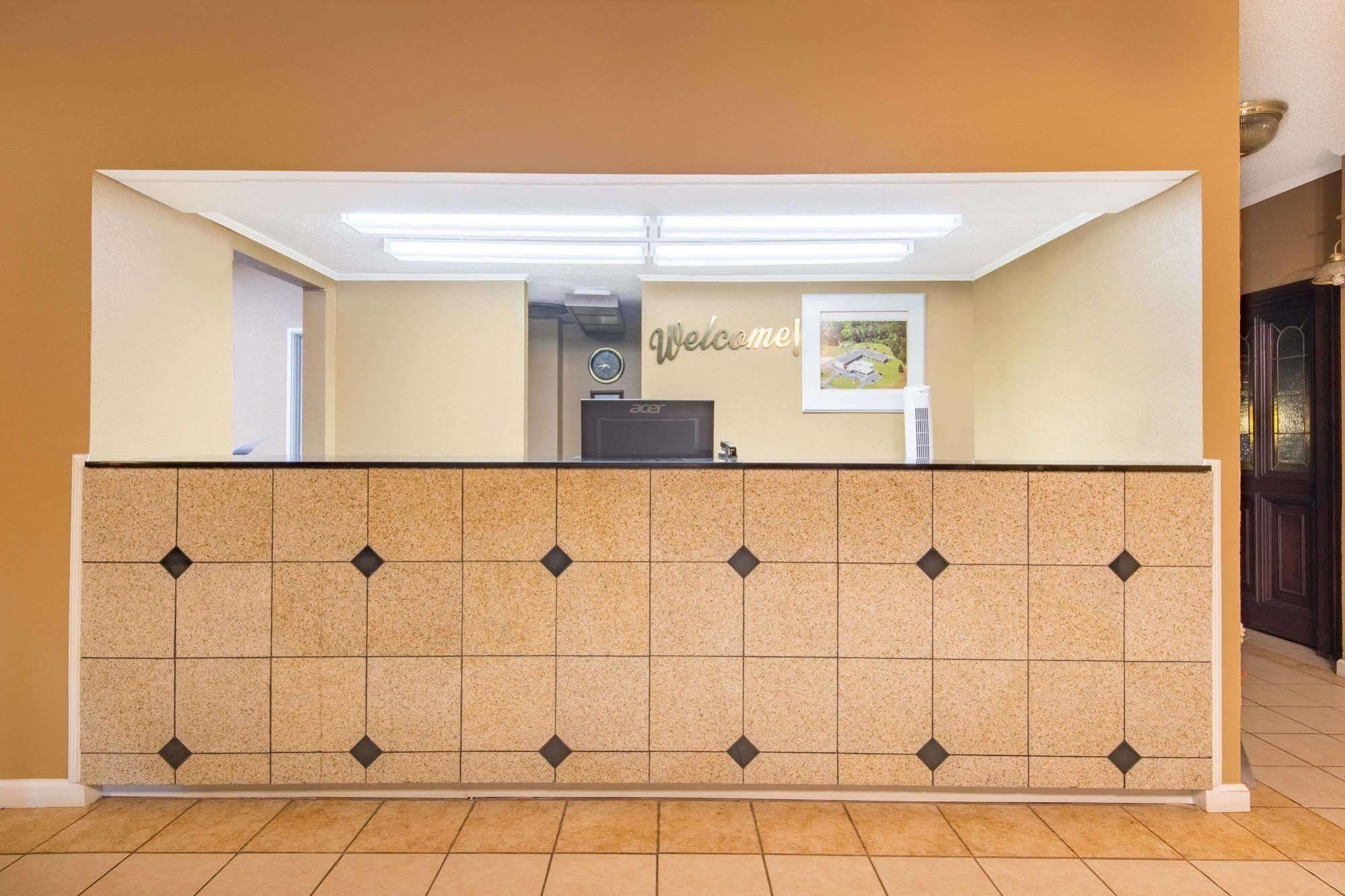 Days Inn By Wyndham Clanton Al Exterior foto